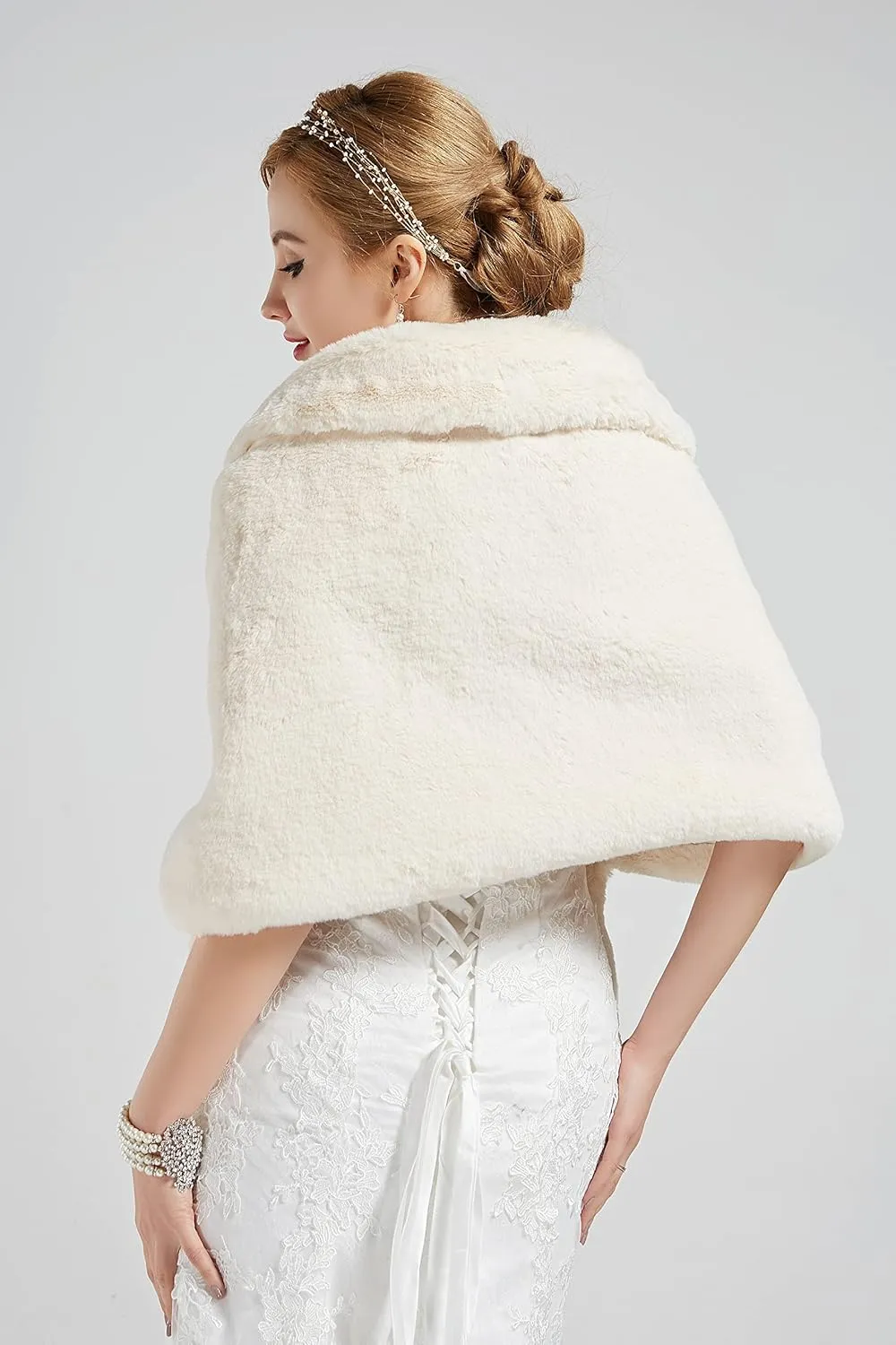 BABEYOND Womens Faux Fur Collar Shawl Faux Fur Scarf Wrap Evening Cape for Winter Coat