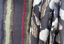 Lovely Mid-Weight Double-Border Floral & Stripes Linen  (Made in Italy)