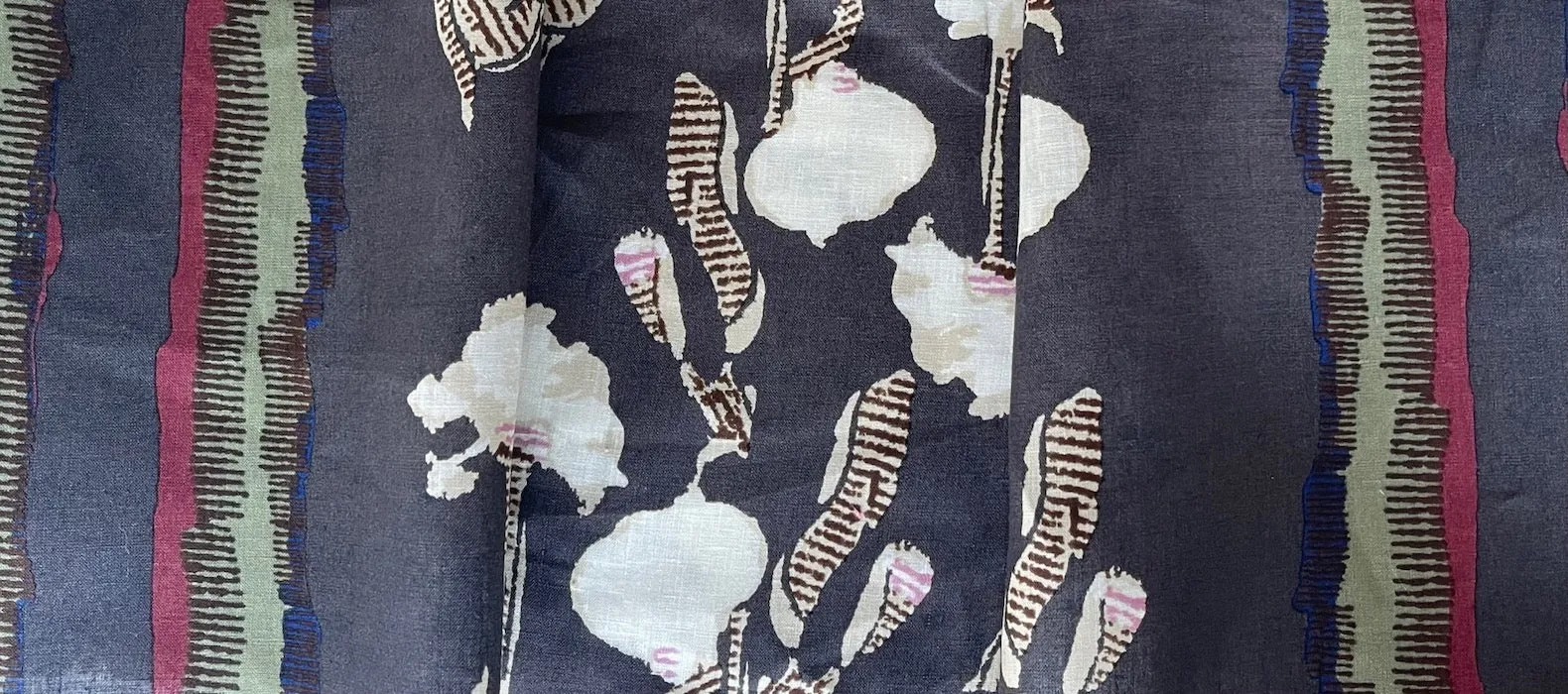 Lovely Mid-Weight Double-Border Floral & Stripes Linen  (Made in Italy)