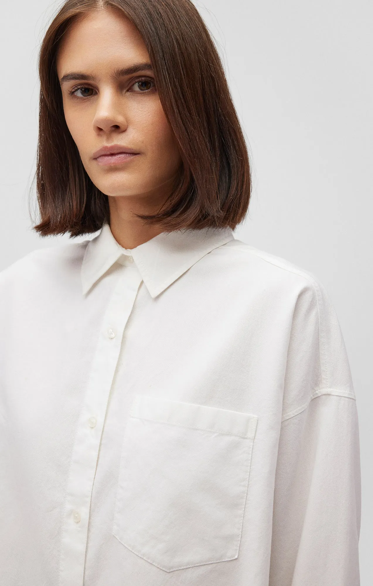 ONE POCKET BUTTON-UP SHIRT IN WHITE